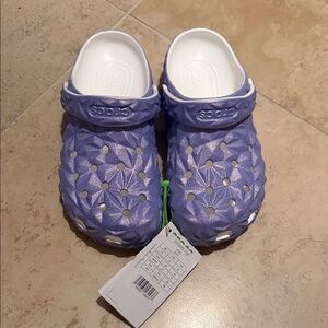 NWT! CROCS Kids Classic Iridescent Geo Purple Clog Size J3